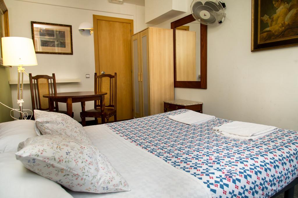 Hostal Lk Barcelona Exteriör bild